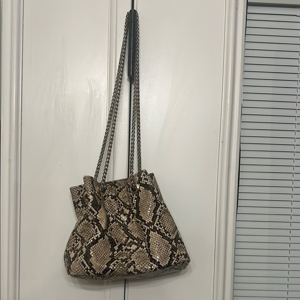 Chic Snakeskin Shoulder Bag